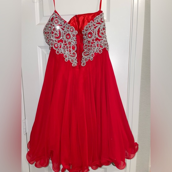 Red Semi-Formal/Formal A-Line Strapless Dress - Picture 2 of 8
